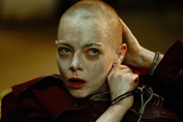 bugonia-2025-crítica